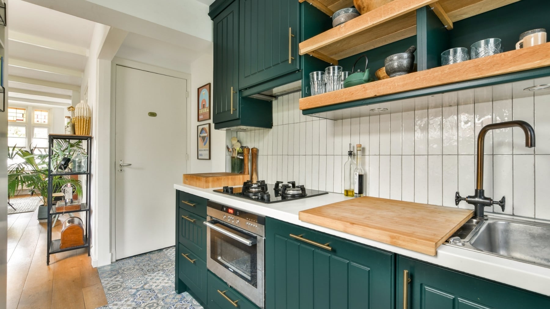 Adiós a los armarios en la cocina: hay una tendencia mucho más cómoda y elegante que vas a querer tener