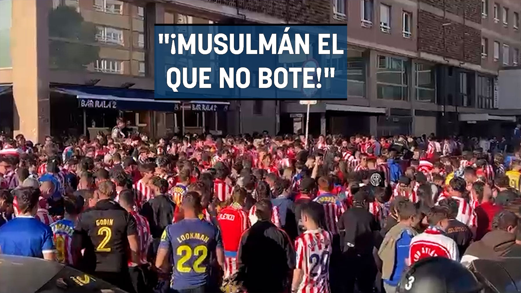 La afición del Atlético repite el lamentable musulmán el que no bote en las calles de Barcelona