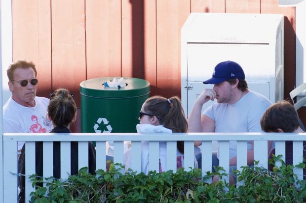 Arnold Schwarzenegger con su hijo Christopher. (Foto: Gtres)