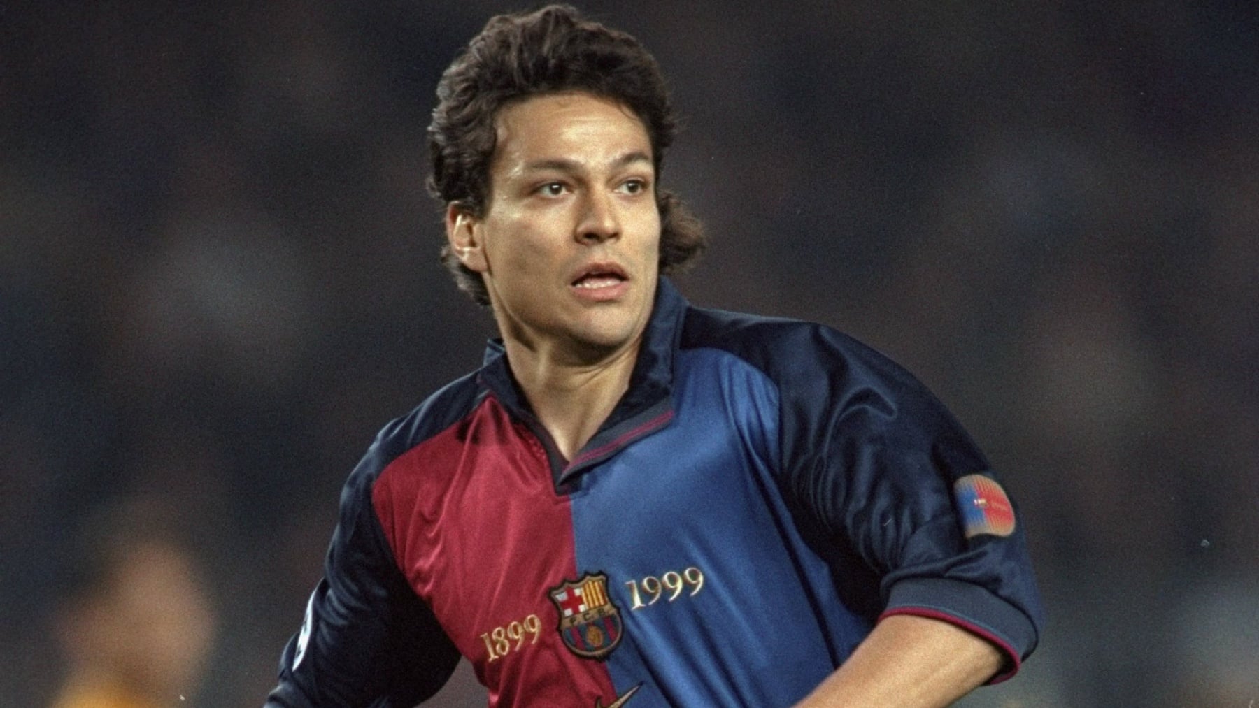 Un recordado ex jugador del Barcelona vuelve al fútbol con 55 años