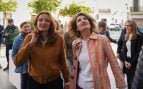 La alcaldesa socialista de Cantillana, Rocío Campos, junto a María Jesús Montero.