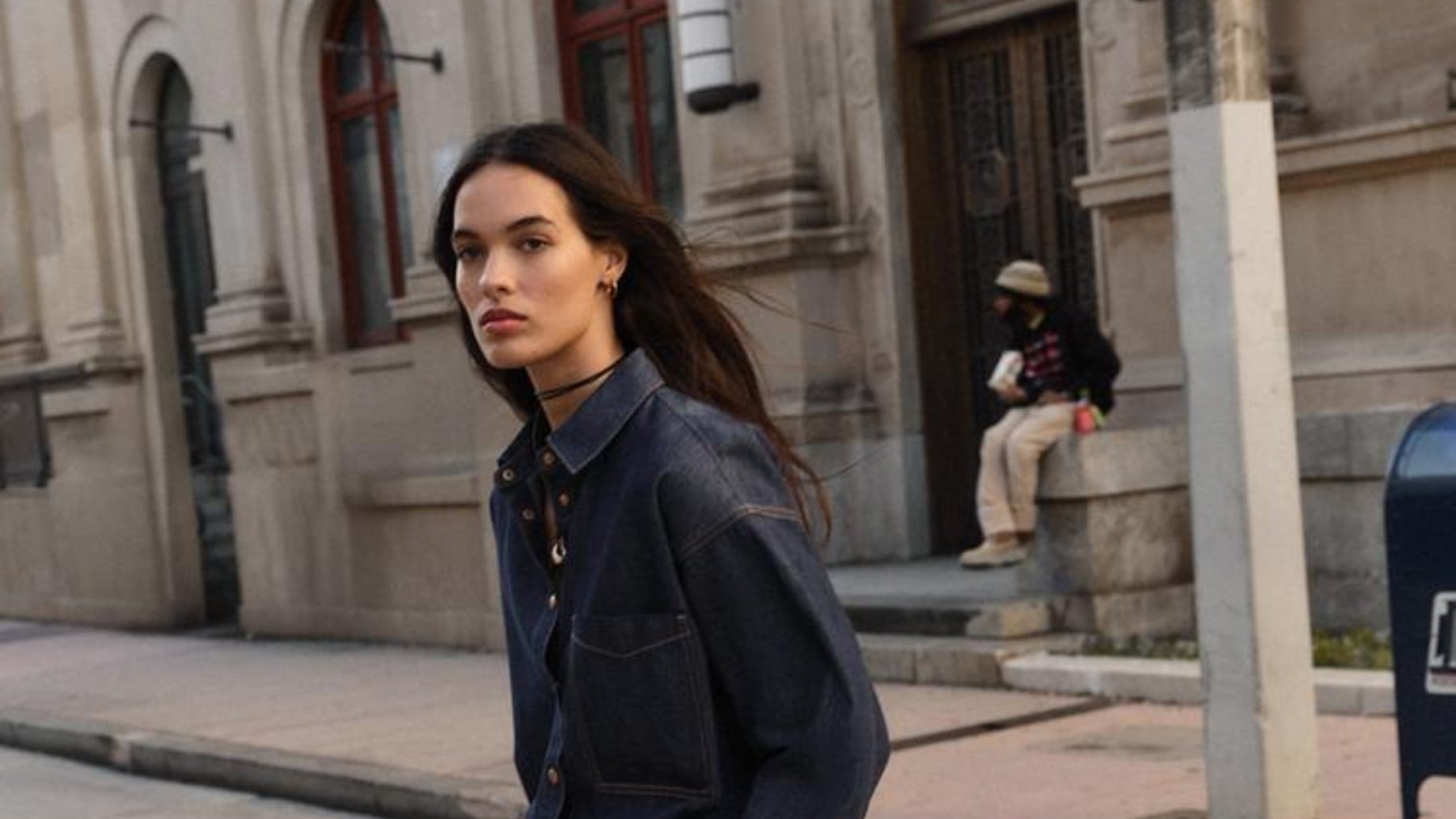 Eran la obsesión de tu madre en los 90 y ahora es la última moda: el look vaquero que está arrasando esta temporada