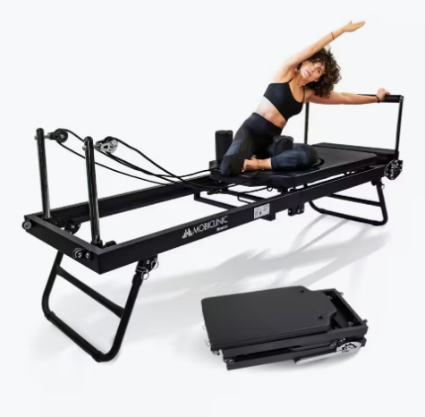 M&aacute;quina de pilates reformer de la marca Mobiclinic de Decathlon.