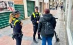Dos jóvenes encuentran una cartera con 1.332 euros: los aplausos se escuchan en toda Málaga por lo que hacen con ella