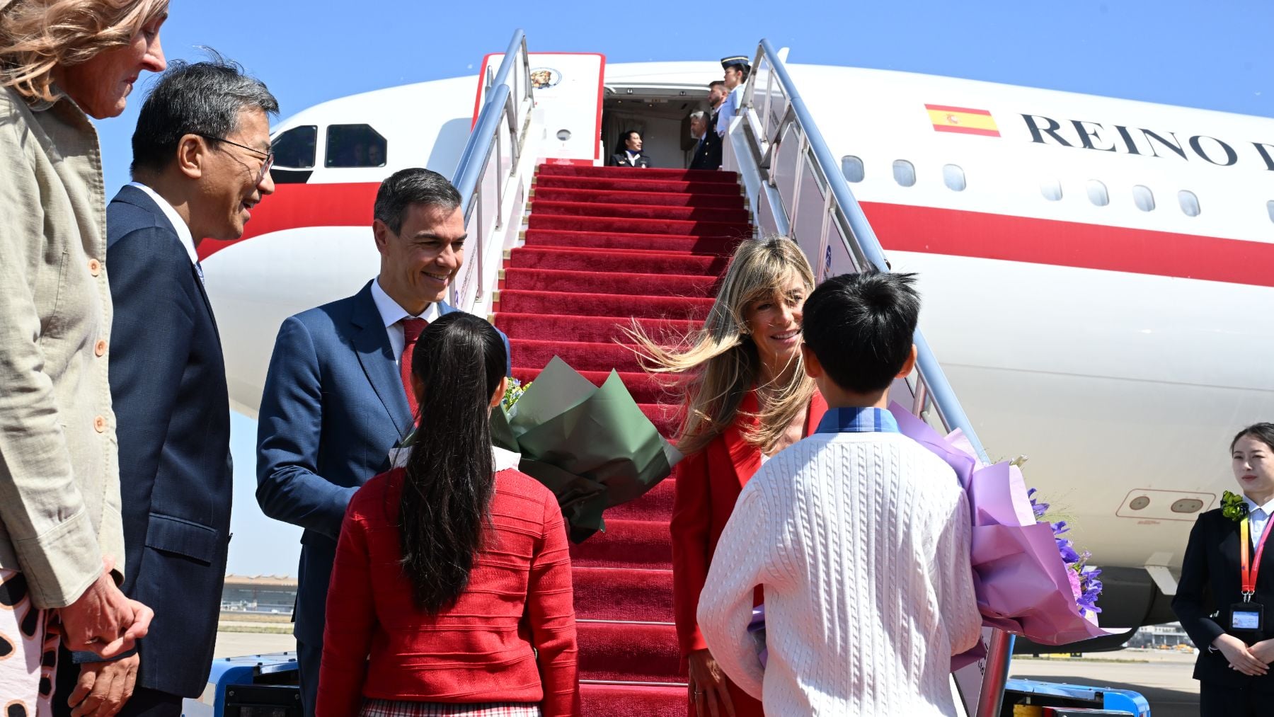 Sánchez despeja dos días su agenda en China para disfrutar de unas vacaciones con la pentaimputada Begoña