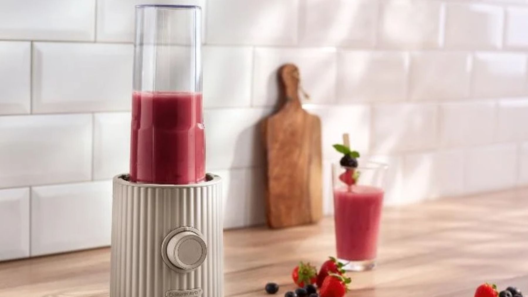 Vuelve a Lidl la batidora de frutas por la que todo el mundo pregunta: cuesta menos de 17 euros y está disponible en dos colores