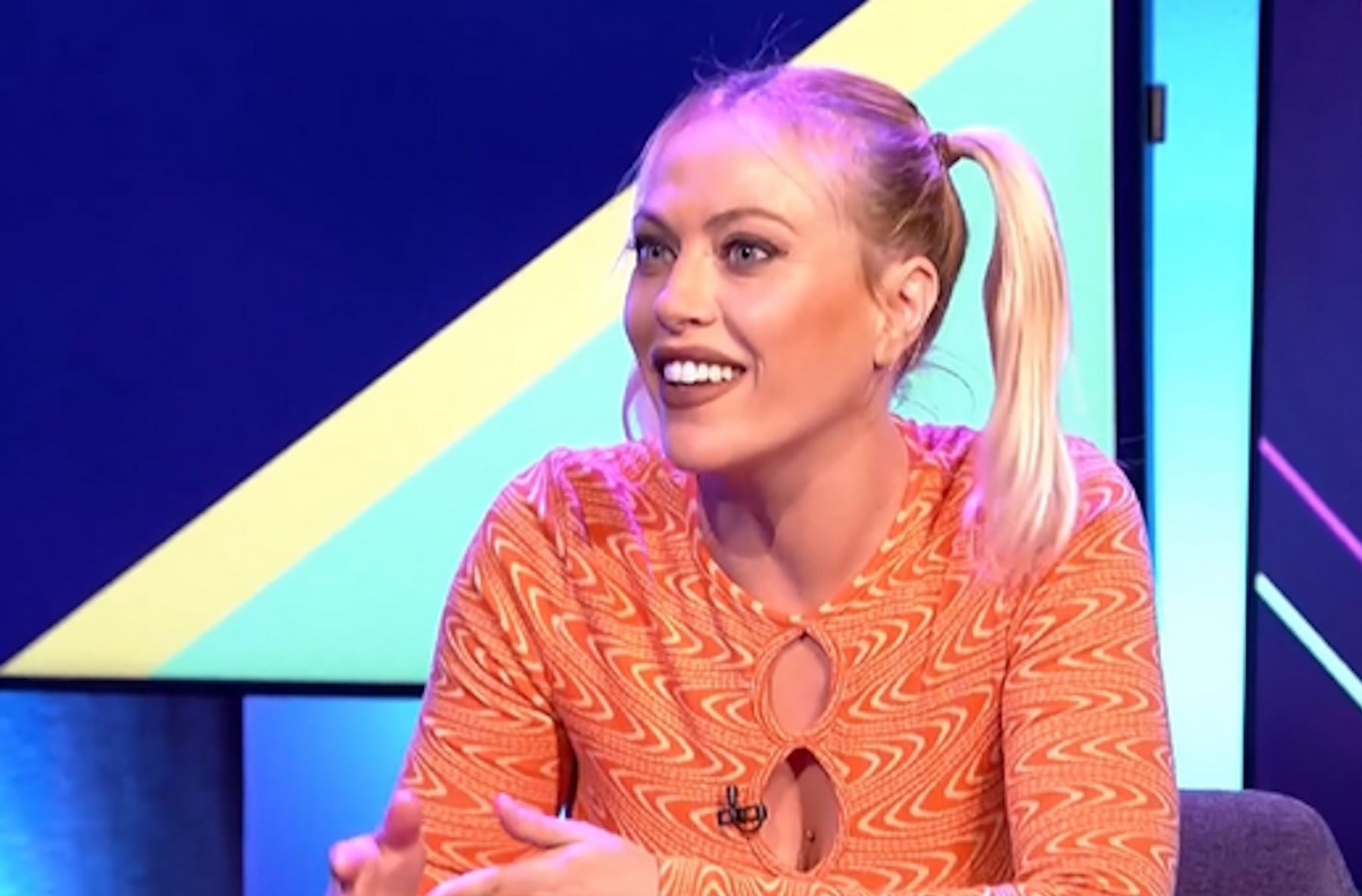 Daniela Blume en televisión (Foto: 8TV)