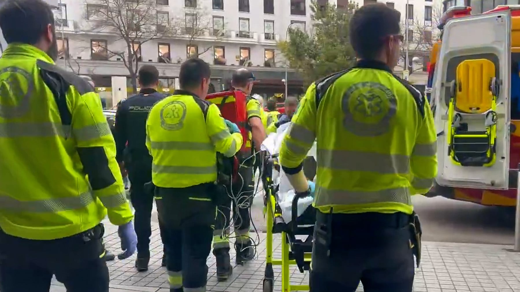 Agónico salvamento en Madrid de un hombre de 73 años en parada cardíaca tras atragantarse en un bar