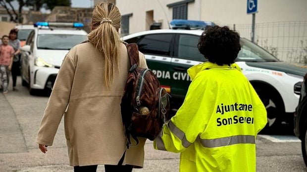 Operativo de los equipos de emergencia tratando de localizar al niño desaparecido.
