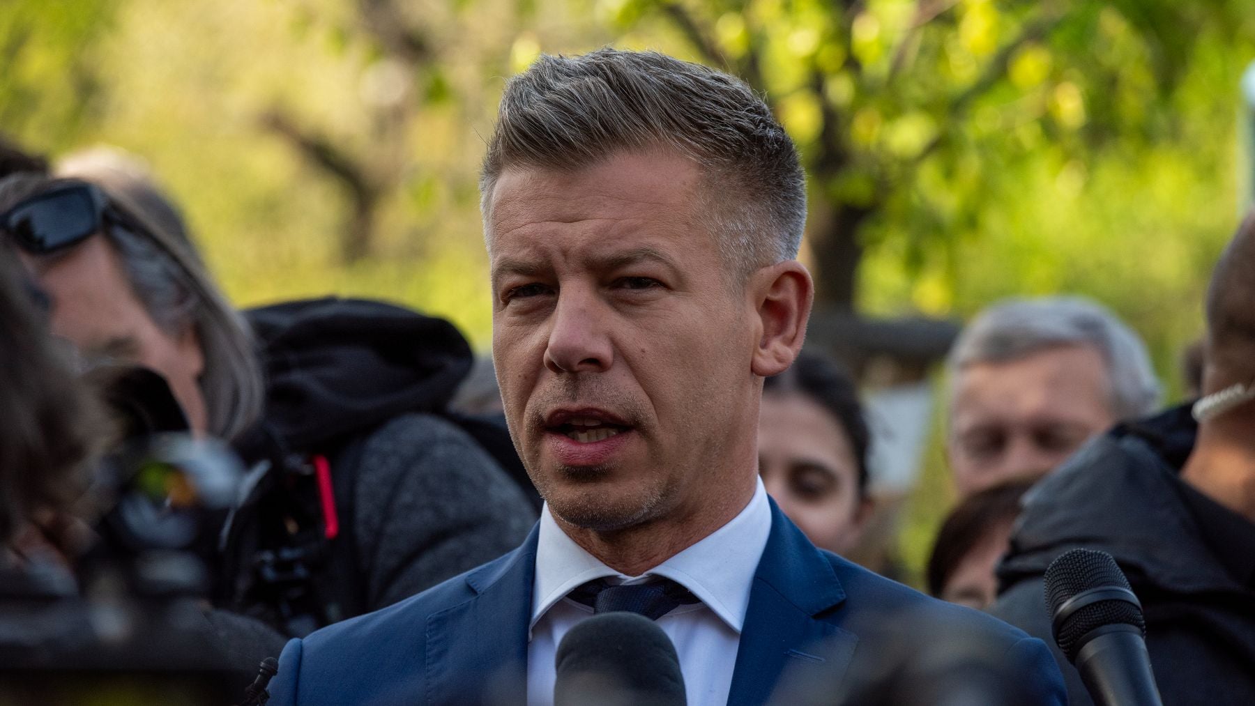 El húngaro Magyar logra ganar las elecciones con el apoyo de un actor, un director de cine y su mensaje anticorrupción