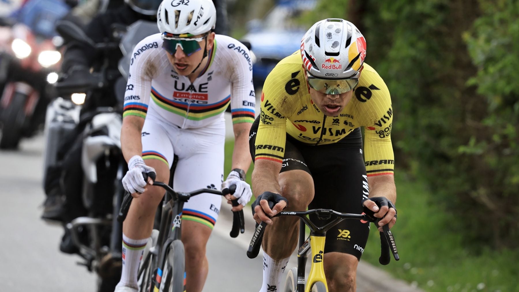 Van Aert renace en la París-Roubaix para dejar sin gloria a Pogacar