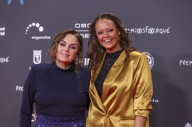 Las hijas de Rocío Dúrcal posando en un evento. (Foto: Gtres)