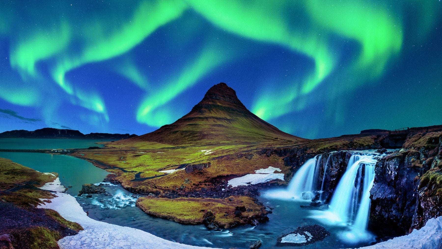 Ofrecen 50.000 dólares al peor fotógrafo: Islandia ofrece un premio en metálico y un viaje gratis de 10 días