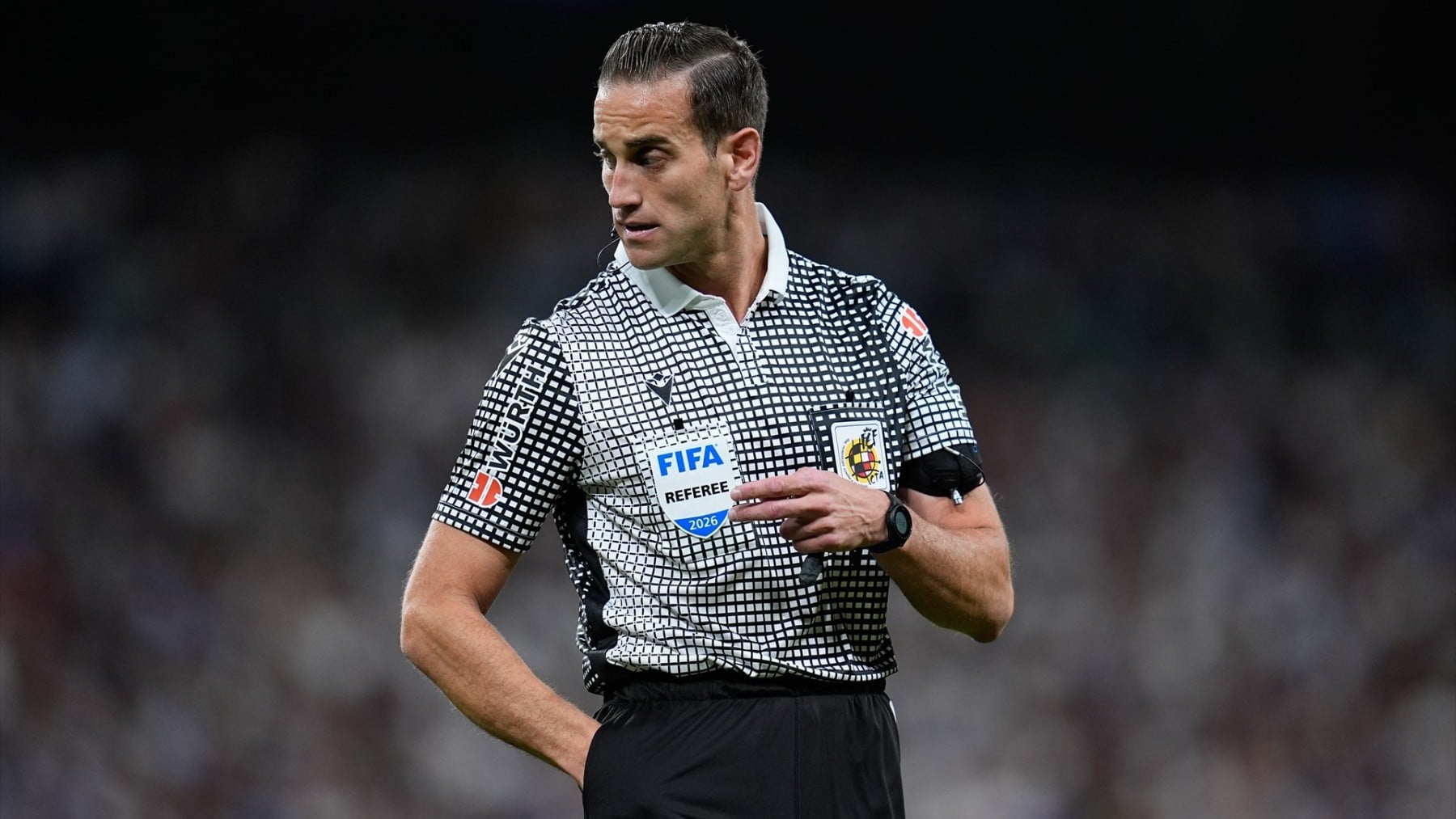 Escándalo del CTA: premia a Alberola Roja con la final de Copa tras no pitar el claro codazo a Mbappé