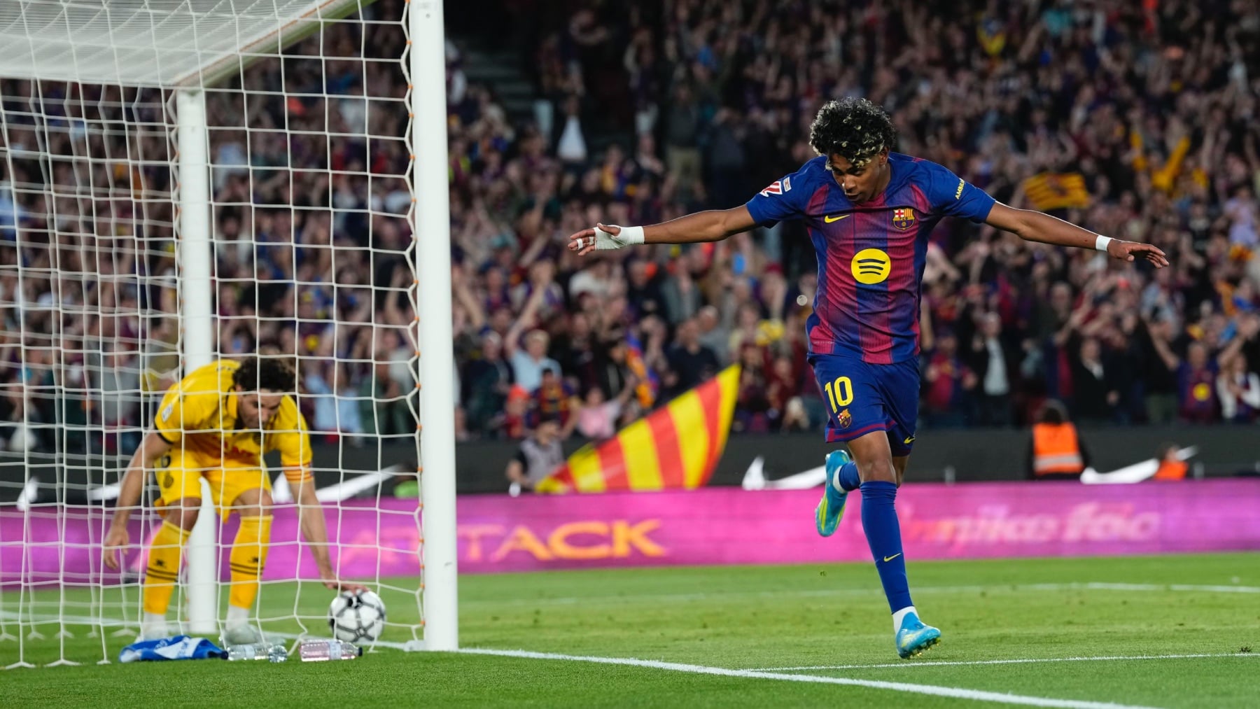 Las dos caras de Lamine: de estallar por el musulmán el que no bote a cánticos ofensivos contra el Espanyol