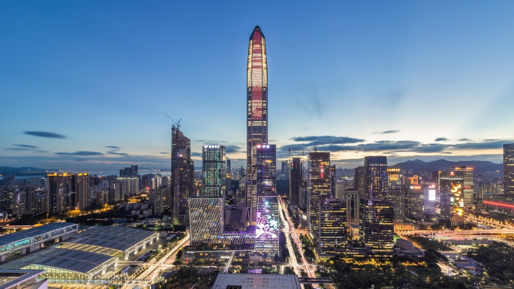 China desafía las reglas de la ingeniería: construye un macropuente de 24 km sobre el mar con túnel y 2 islas artificiales