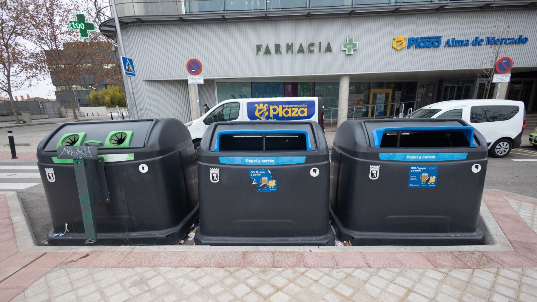 Cubos de basura en Madrid. (Foto: Eduardo Parra/Europa Press).