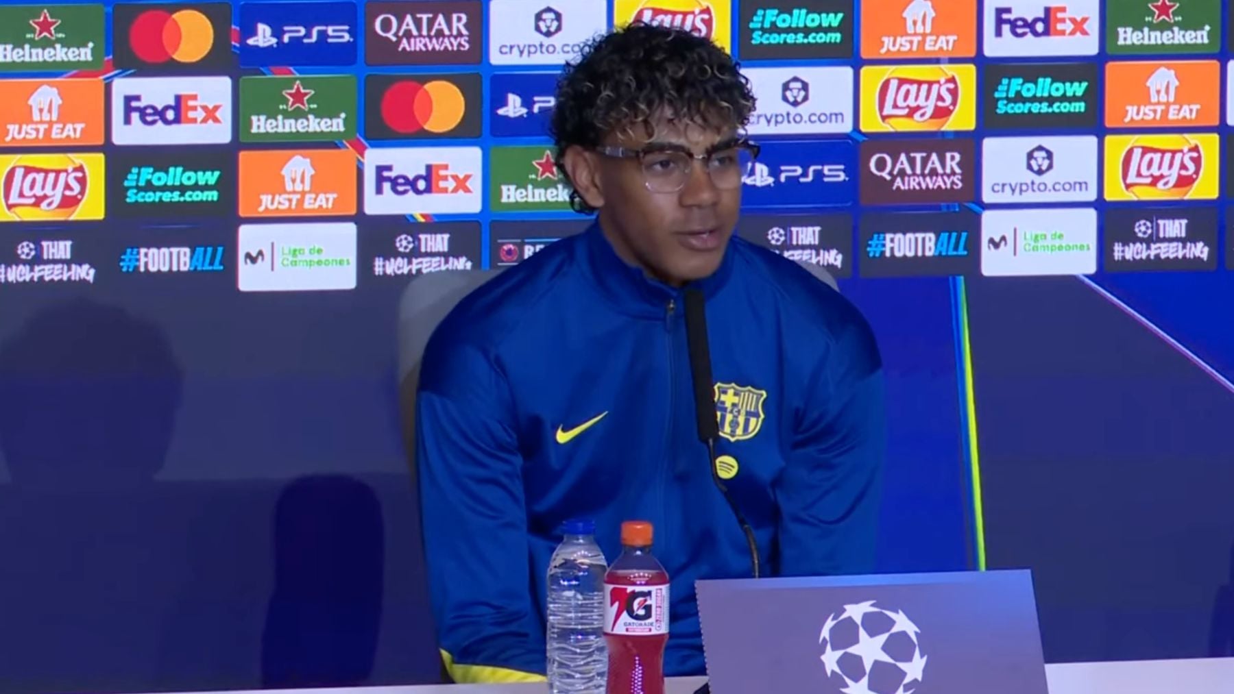 Lamine Yamal reta a Simeone entre risas: A ver si me hace un favor y me pone uno contra uno