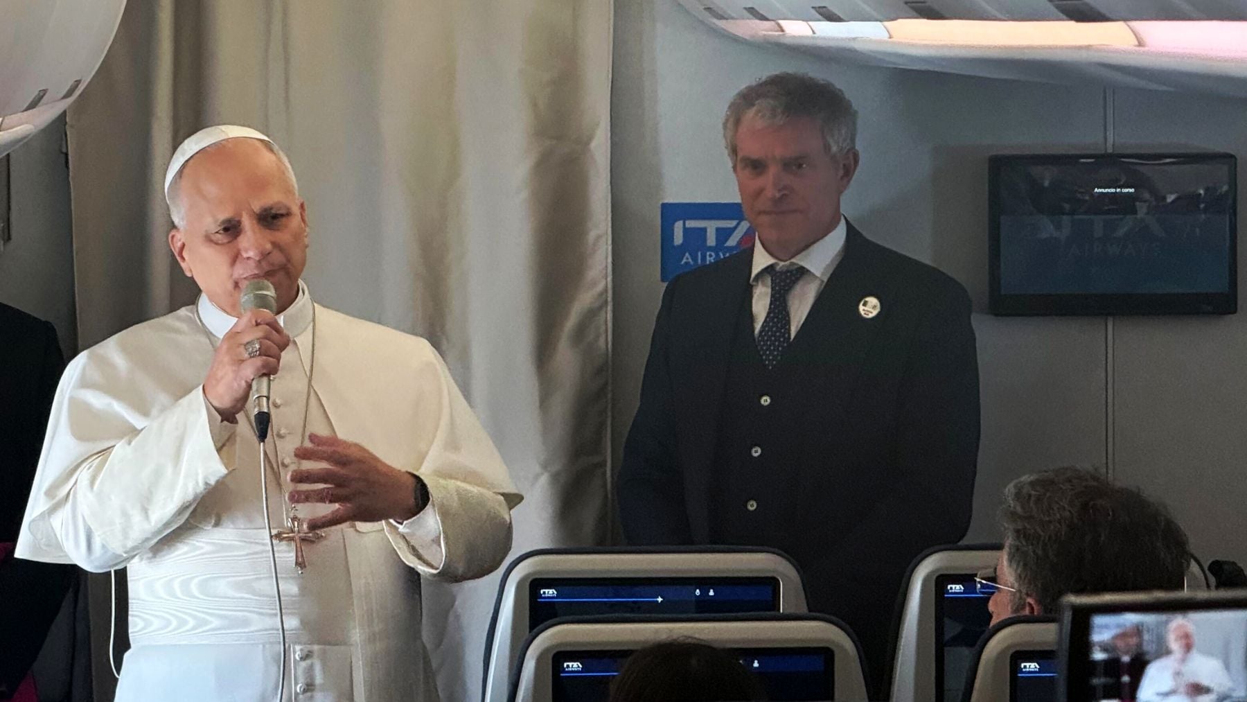 El Papa León XIV responde a Trump: No soy político, hablo del Evangelio, sólo digo basta de guerras