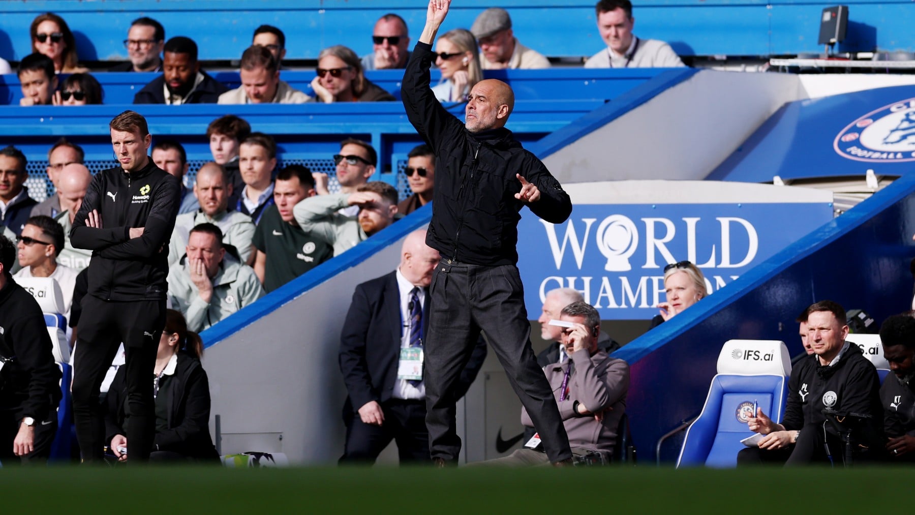 La nueva excusa de Guardiola: el Manchester City no es líder de la Premier... ¡por el sol!