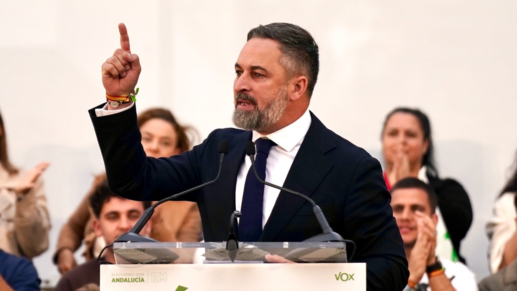 Abascal avisa a Sánchez sobre la regularización: El pueblo no lo va a perdonar y tendrás que pagarlo