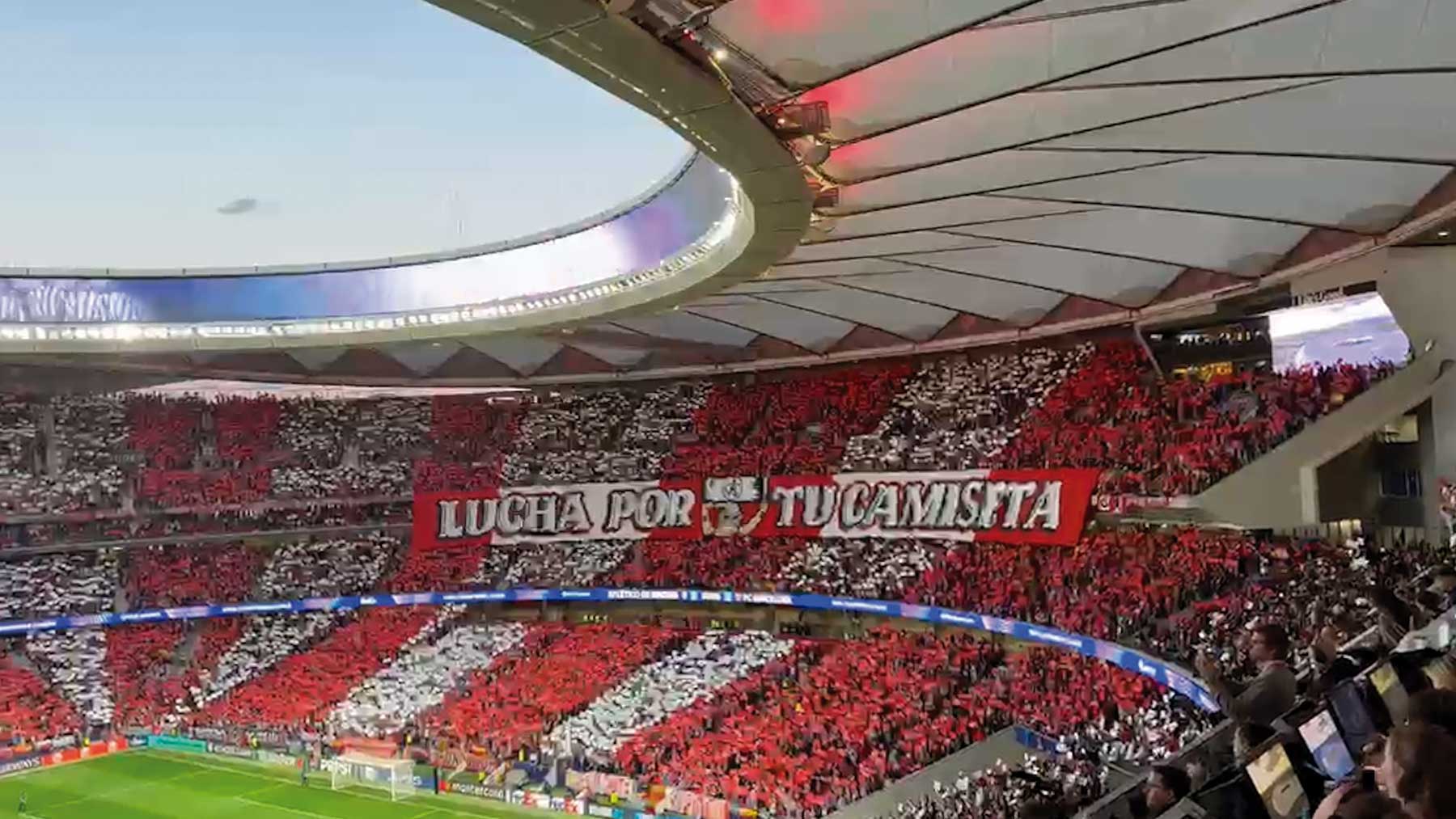 Así rugió el Metropolitano: himno ensordecedor y espectacular mosaico para recibir a Atlético y Barcelona