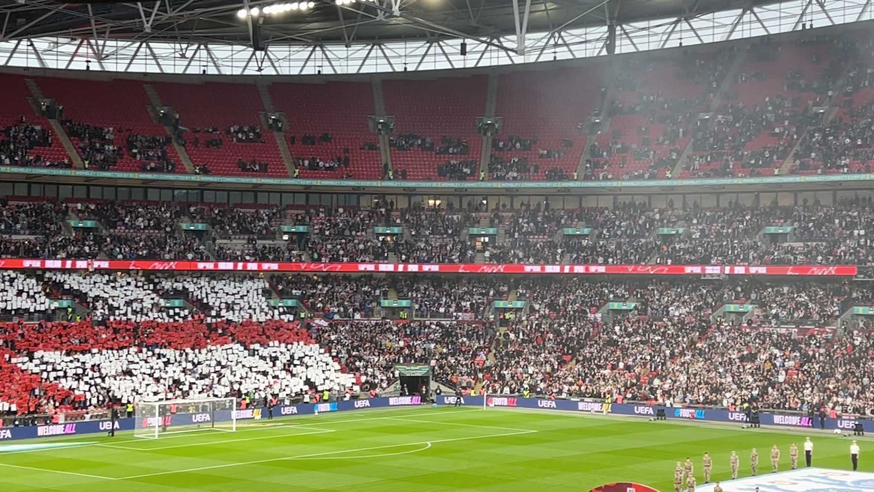 Respeto absoluto al himno de España en Wembley antes de vibrar con el