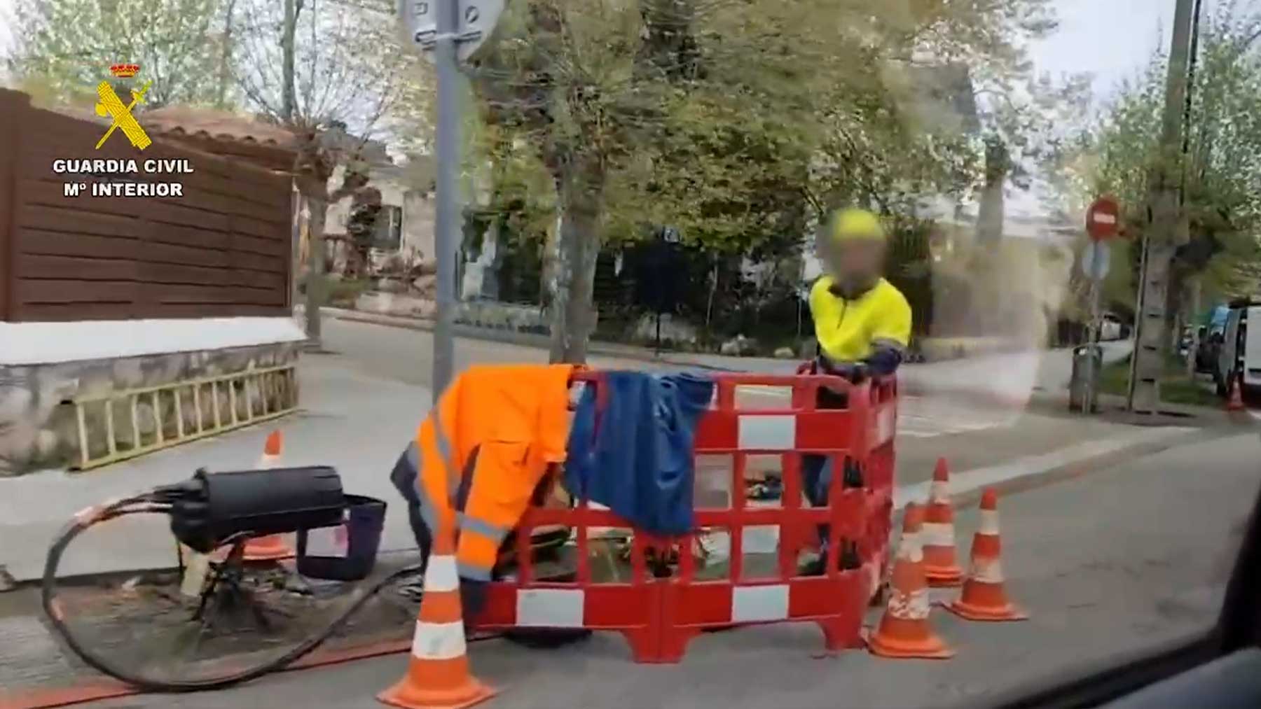 Así actuaba la banda de falsos trabajadores de mantenimiento que robaron toneladas de cable de cobre