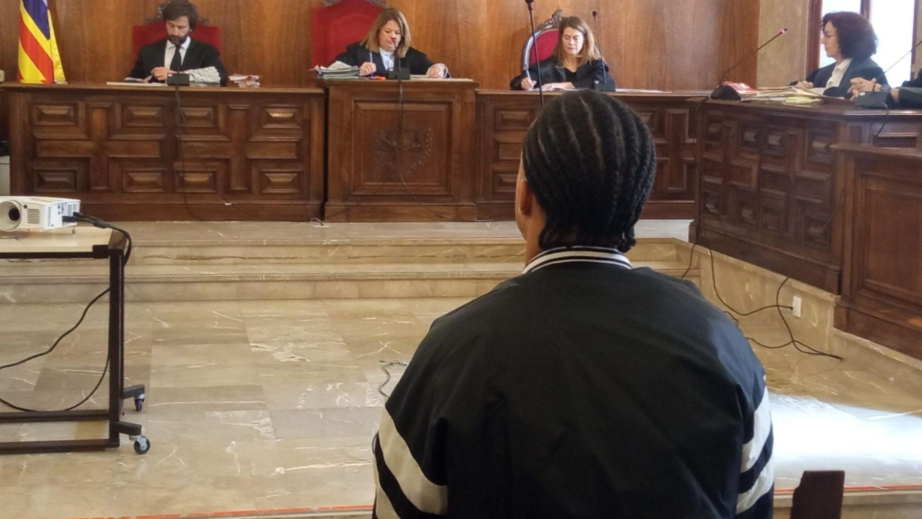 A prisión un colombiano ilegal por intentar degollar a su ex novia con un machete en Palma: Si no eres mía, no serás de nadie