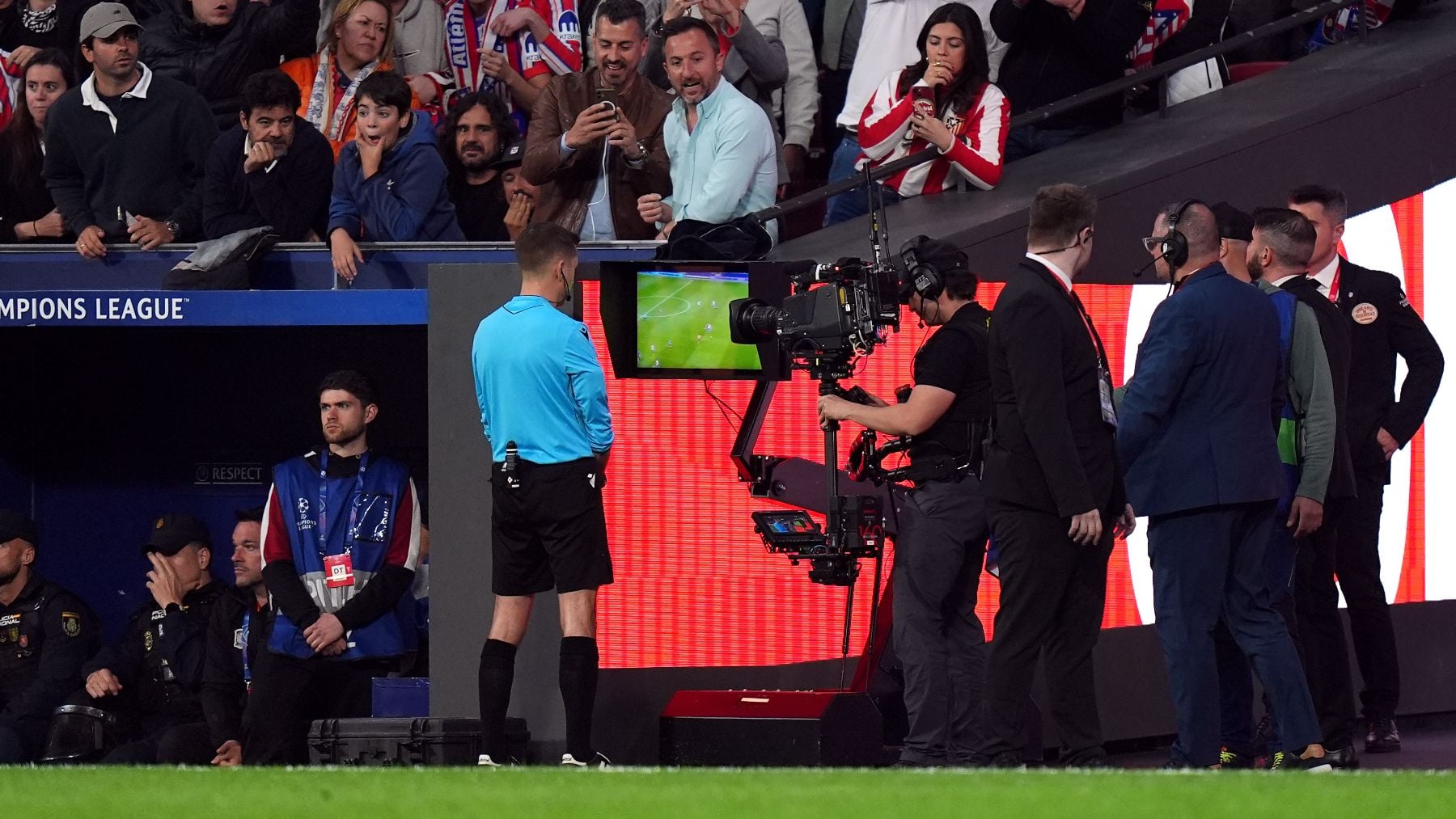 Europa no es España: las expulsiones del Barcelona se disparan con los árbitros Champions