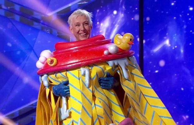 Martina Navratilova era Fregona en Mask Singer 5. (Atresmedia)