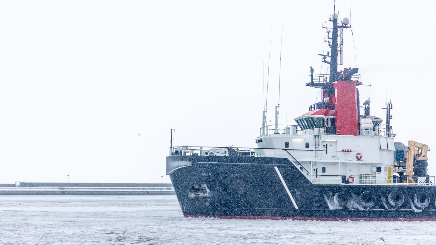 Suena a ciencia ficción pero España podría resolver el problema del estrecho de Ormuz con 6 buques de fibra de vidrio, drones submarinos y un sonar avanzado