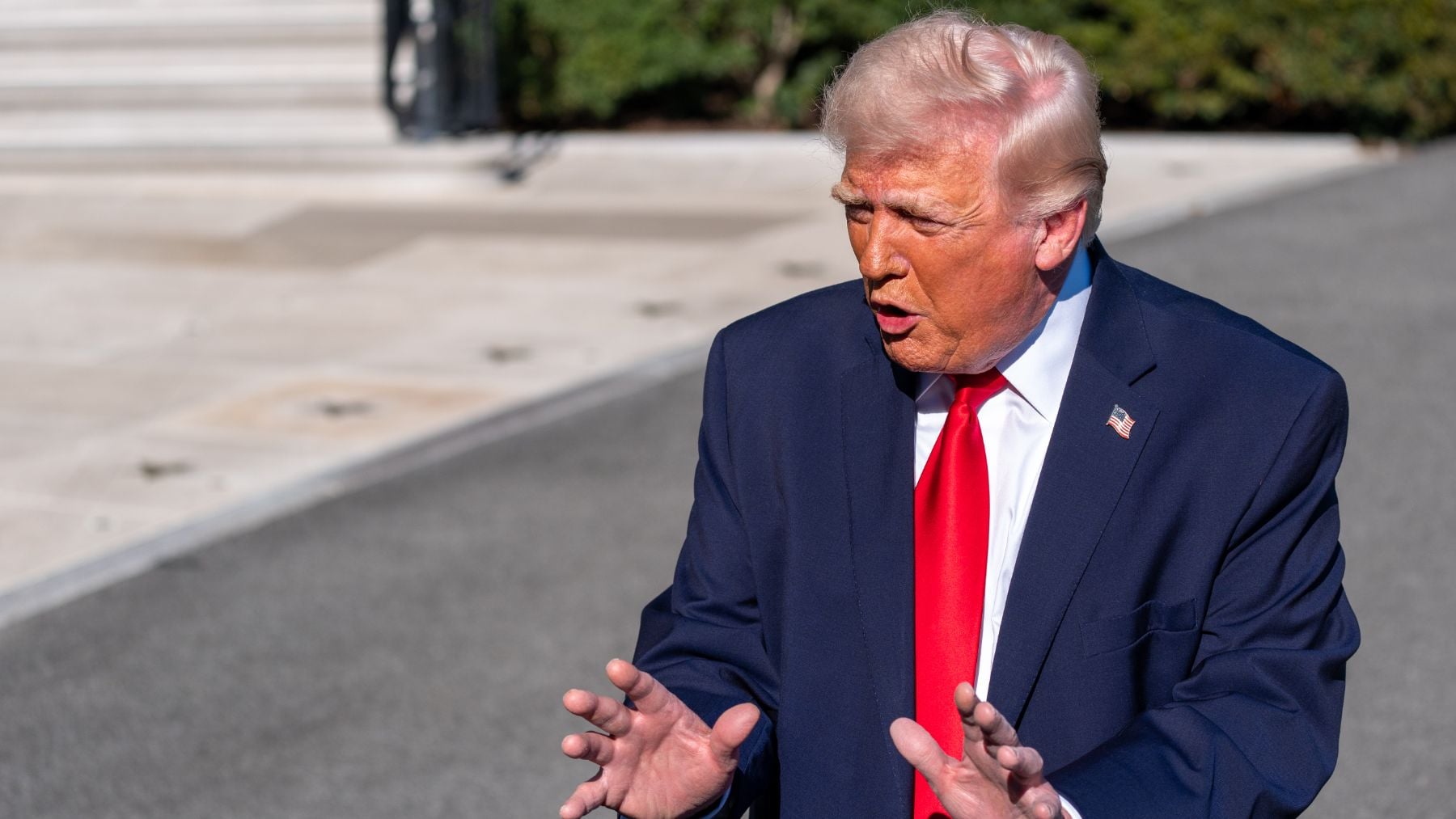 Trump afirma que Irán suspenderá su programa nuclear indefinidamente