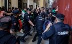 Cargas policiales contra los 'antifas' que intentaron boicotear el acto de Vox en Granada.