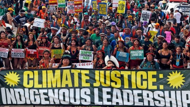 Marcha de comunidades ind&iacute;genas celebrada paralelamente a la conferencia mundial sobre el clima COP30. (Foto: Bruno Peres/Agencia Brazil/DPA). 