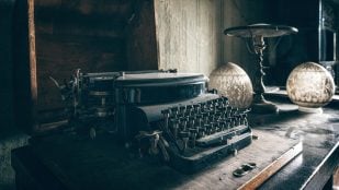 Cómo escribir grosso modo en español, grosso modo o a grosso modo según la RAE, por qué grosso modo va sin preposición según la RAE, latinismos en español, dudas RAE.