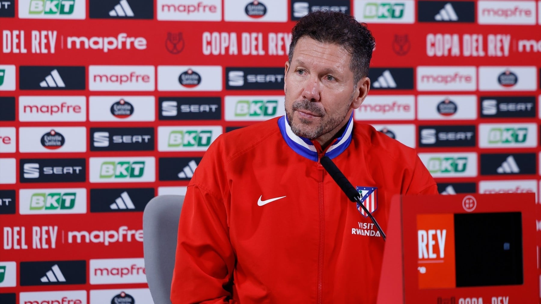 Simeone: Venimos de la Champions y volvemos a la tierra, ganar sería más que ganar una Copa