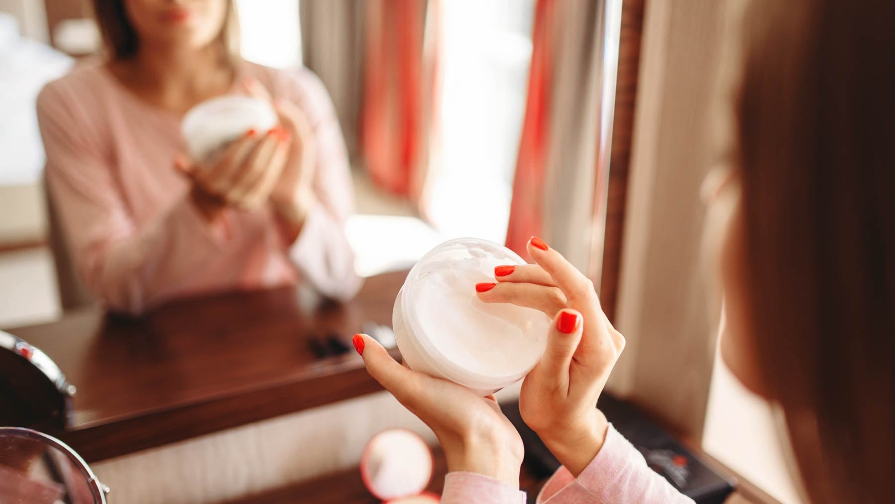 Unos dermatologos analizan la crema Nivea y estas son las estrellas que le dan