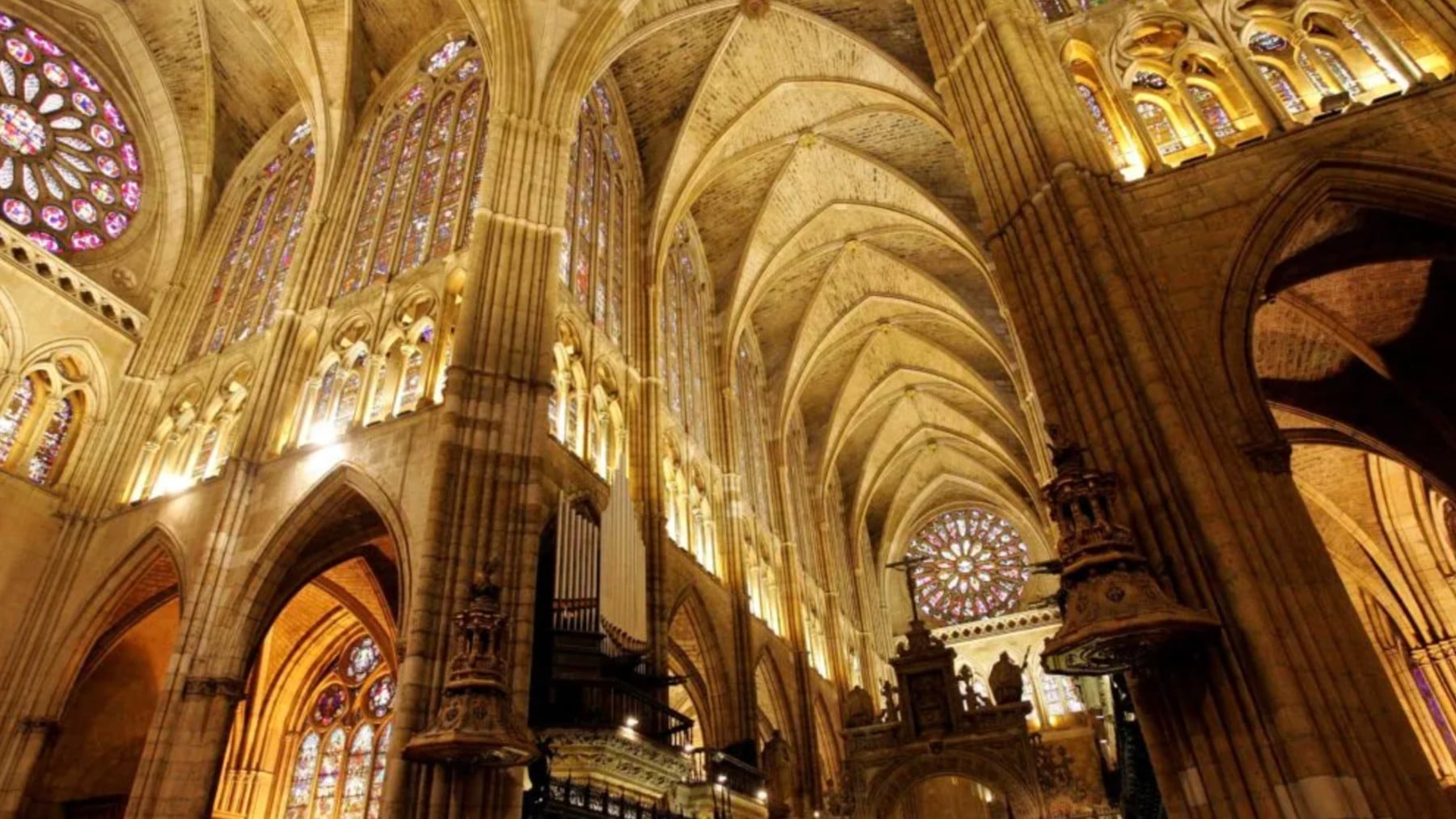 La Catedral de León, elegida la mejor de España, reabre su trascoro renacentista tras la restauración