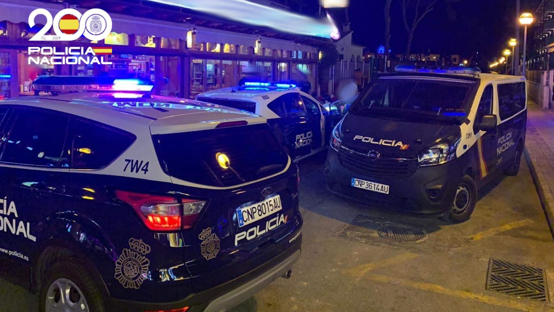 Varios vehículos de Policía Nacional en la Playa de Palma.