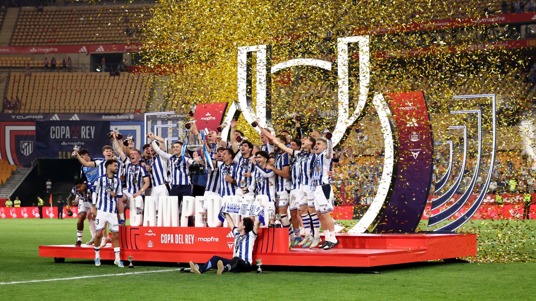 El Athletic de Bilbao celebra la Copa del Rey de la Real Sociedad porque la traéis a Euskal Herria