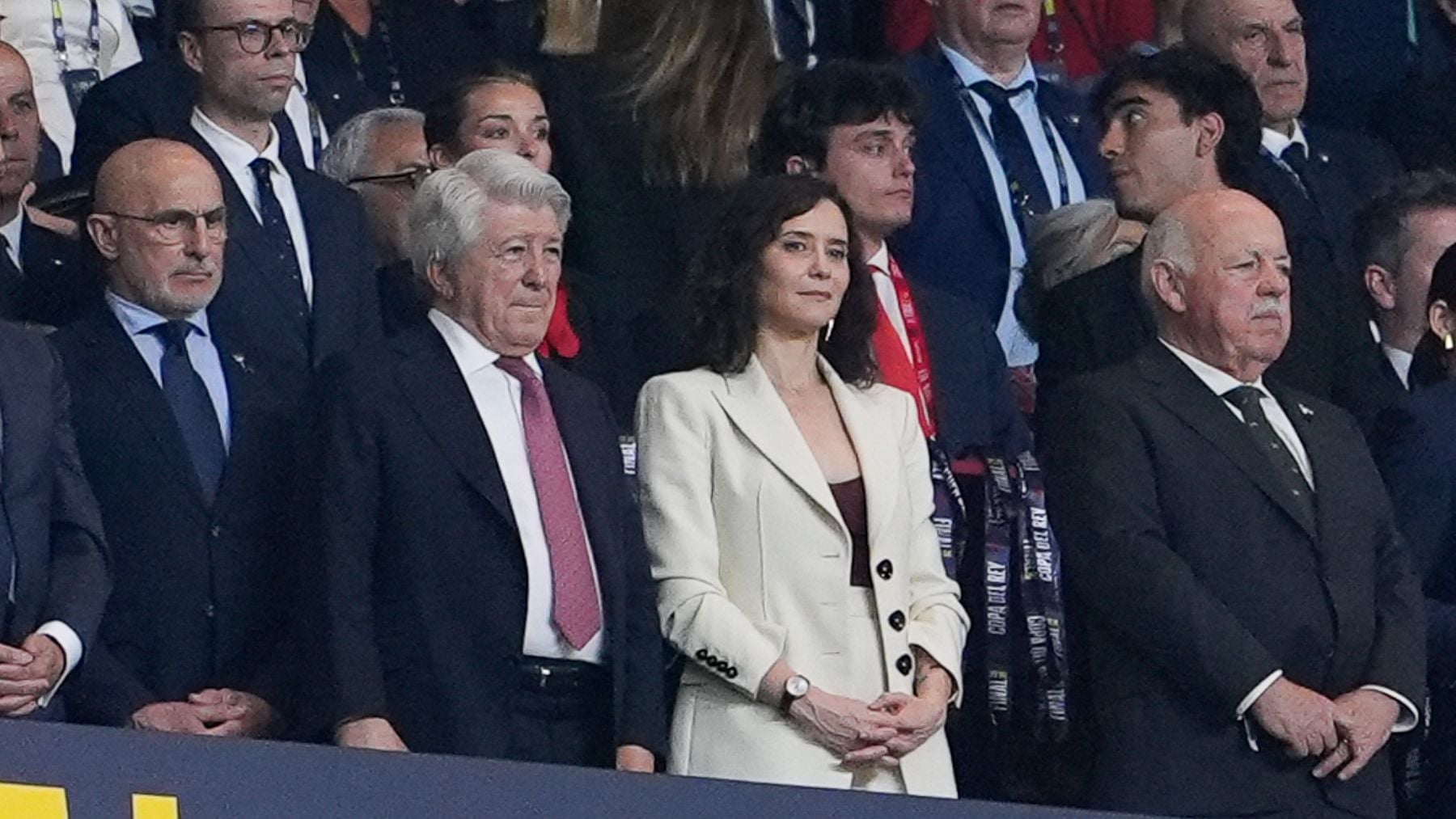 Oyarzabal sí saludó a Ayuso: el bulo que inventó la izquierda en la final de la Copa del Rey