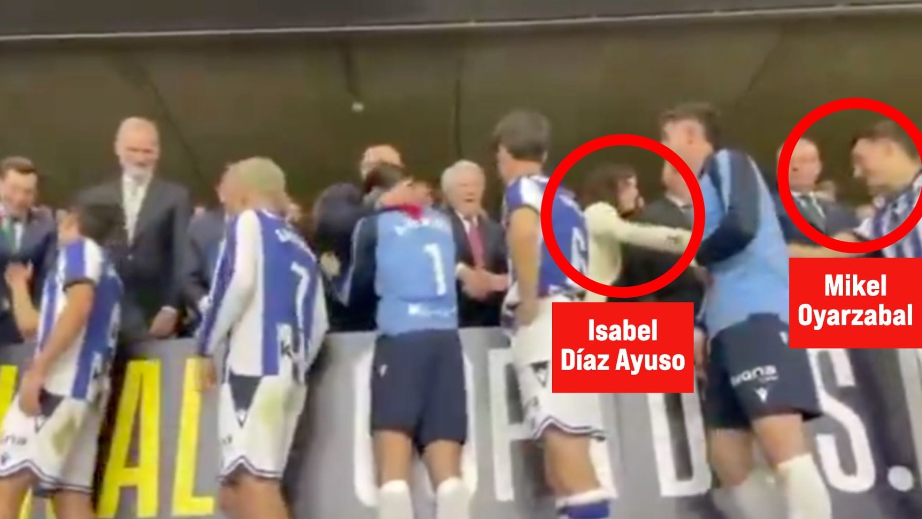 Oyarzabal sí saludó a Ayuso: el bulo que inventó la izquierda en la final de la Copa del Rey