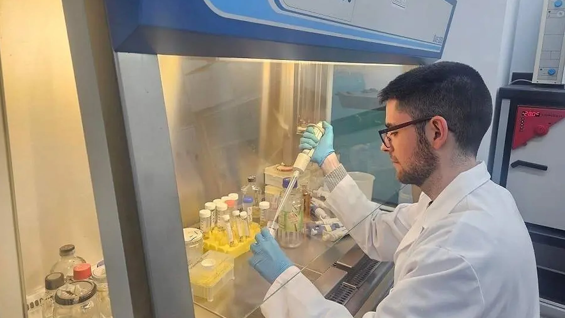 La ciencia española sigue de enhorabuena: en Cádiz ya producen hidrógeno a partir de bacterias y residuos diésel