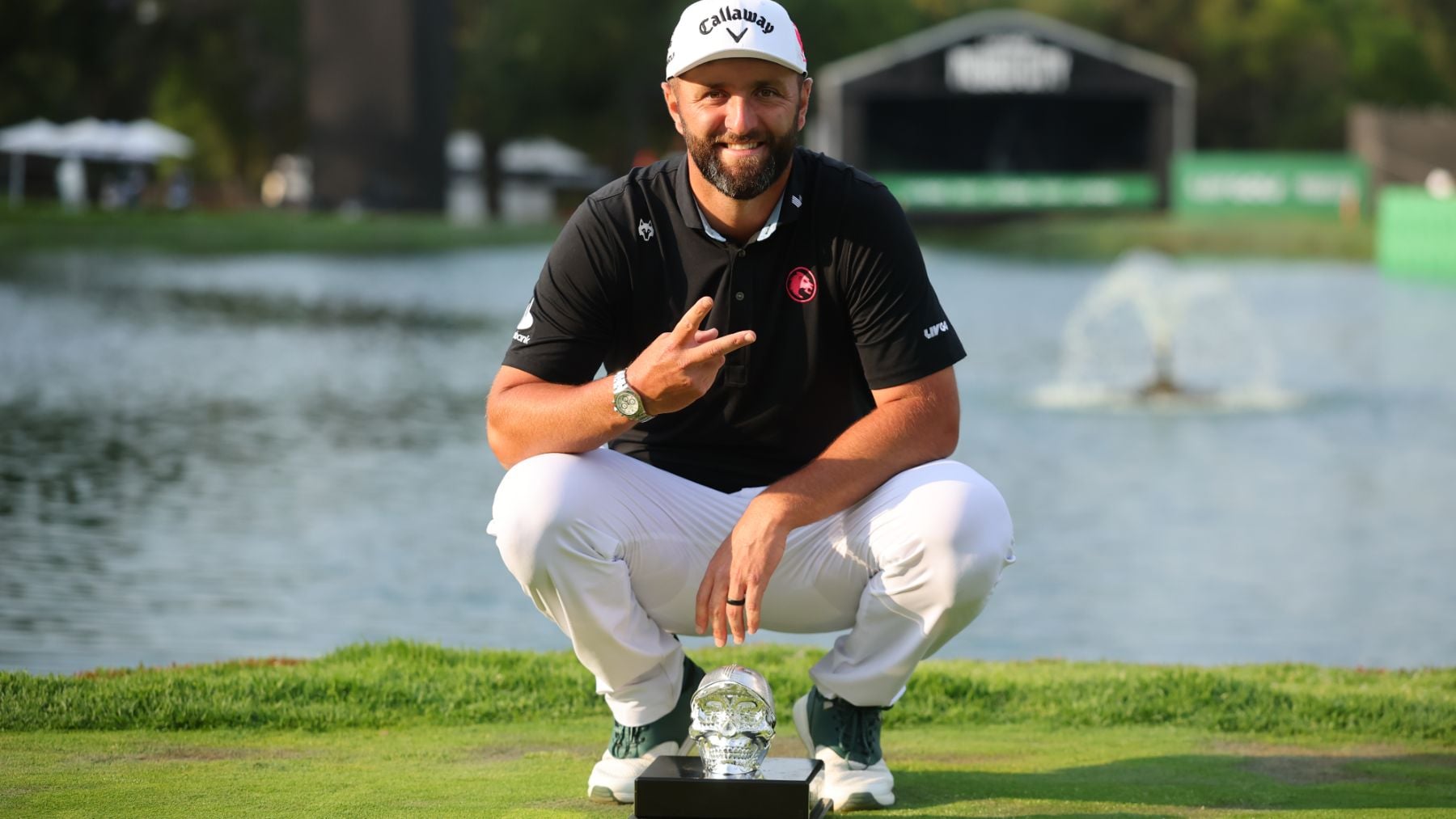 Jon Rahm arrasa y lidera el triplete español en México