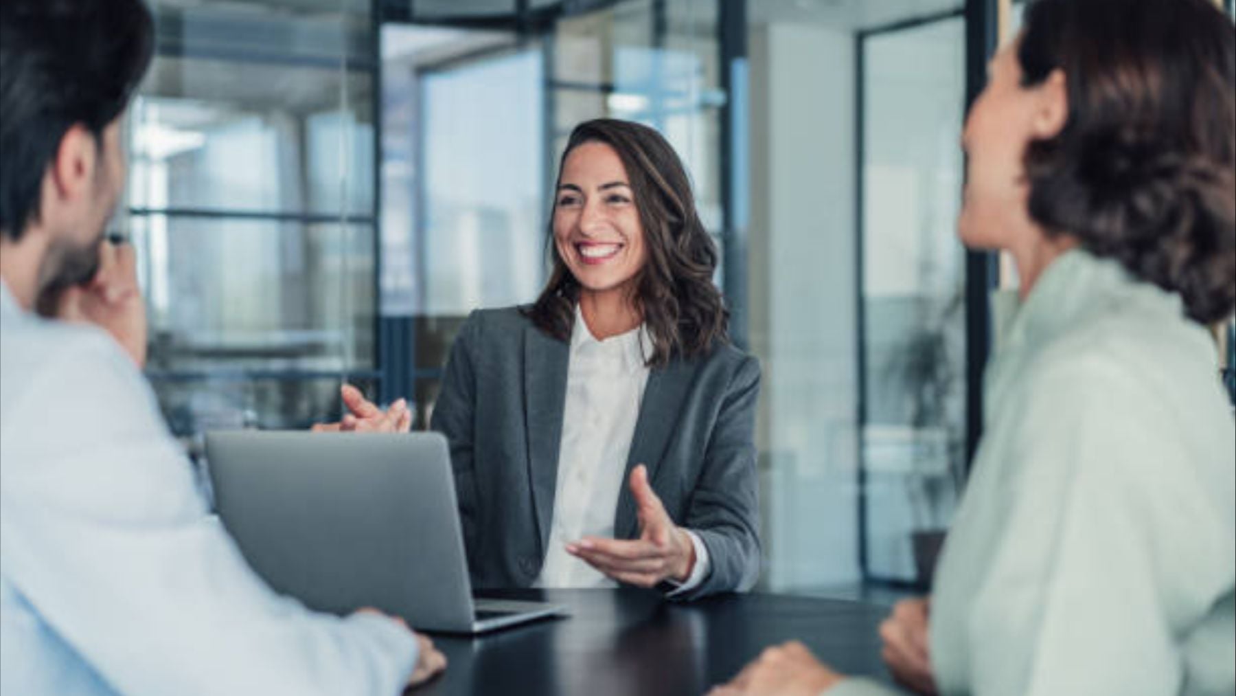 ¿Cuánto dinero necesitas tener en el banco para ser considerado cliente rico y tener beneficios y trato de VIP?