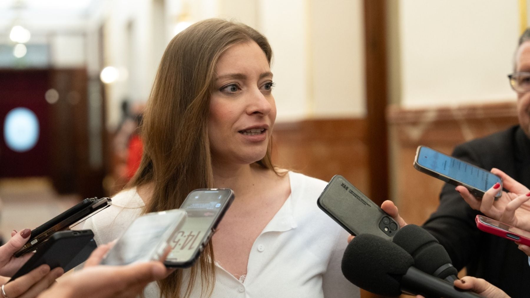 El PP enmienda una moción de Vox en el Congreso para acotar el alcance de la prioridad nacional que pactó en Extremadura