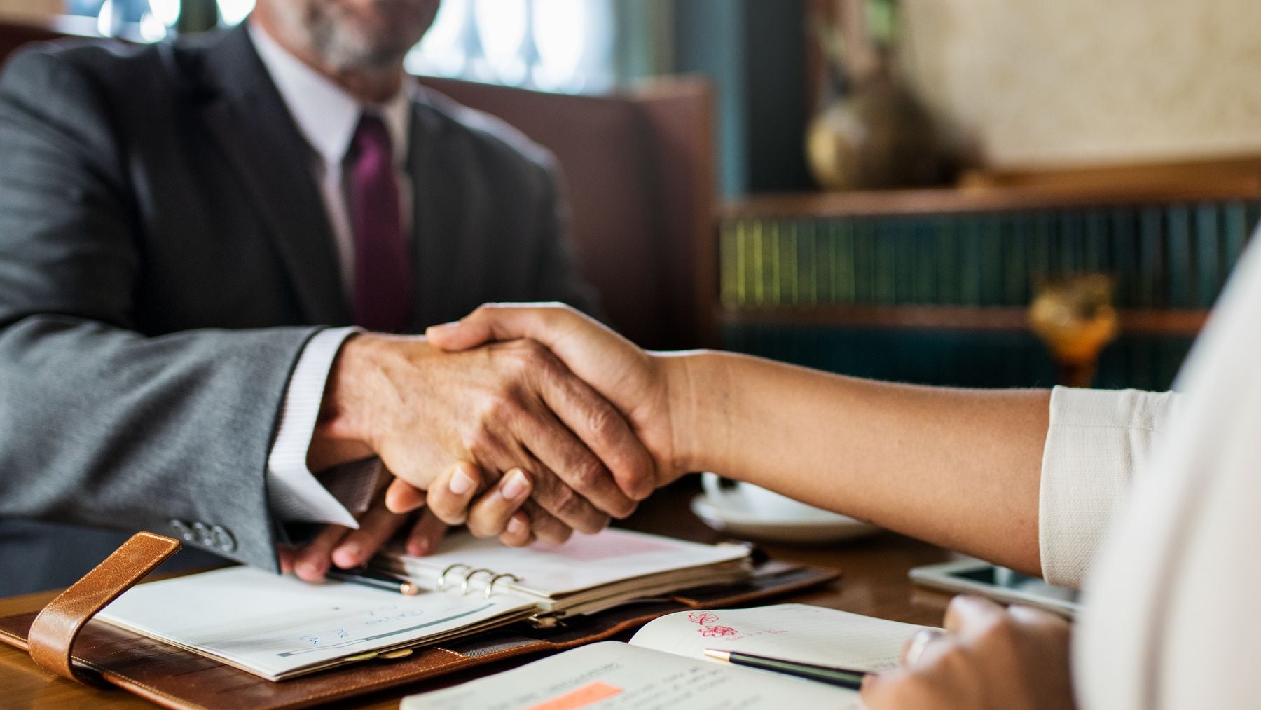 Cuánto cobra un notario en España en 2026 y cómo afecta el arancel notarial a su sueldo