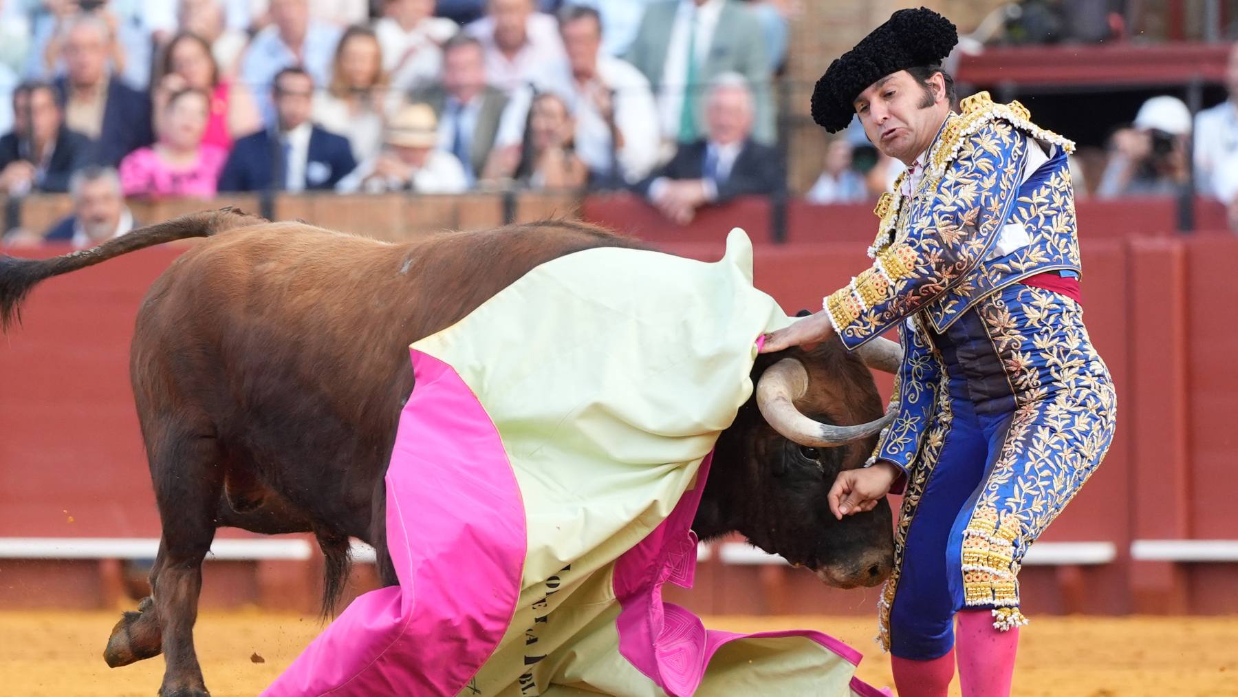Morante de la Puebla, en el momento de la cornada, este lunes. (Ep)