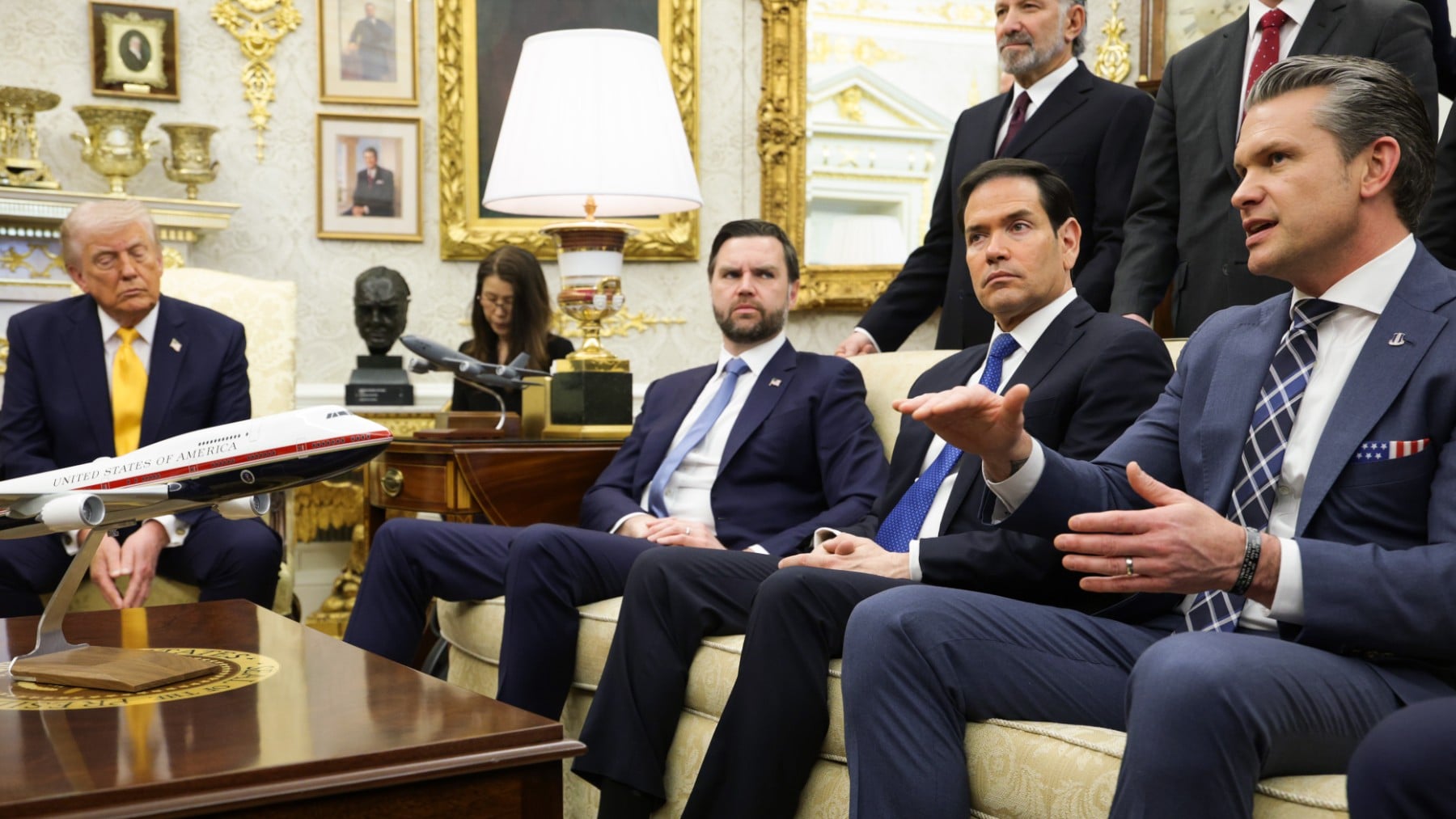 Vance retrasa su viaje a Islamabad tras las amenazas de los ayatolás de romper las negociaciones